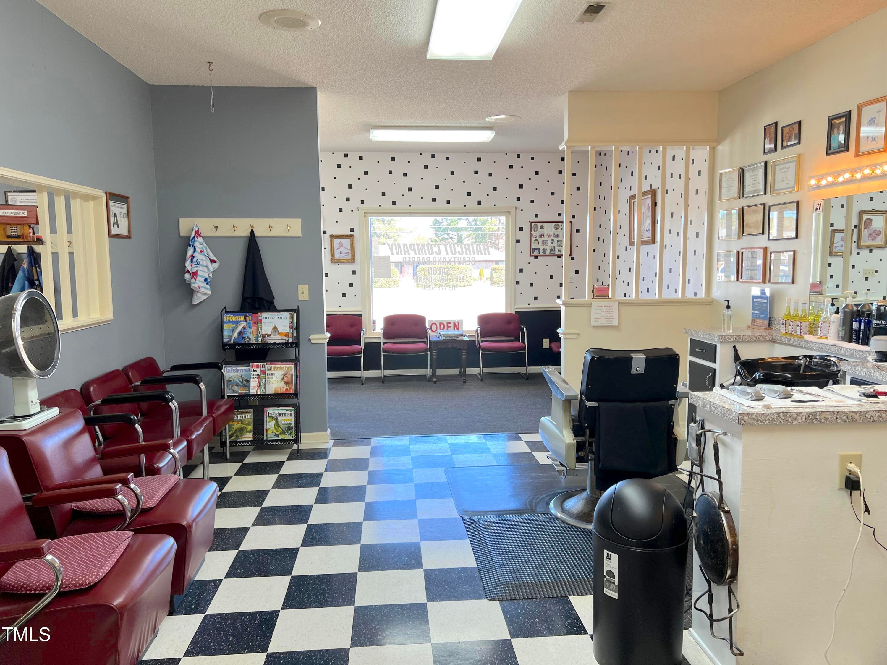 Inside1 - 698 E New Hope Road, Goldsboro, NC 27534, Goldsboro