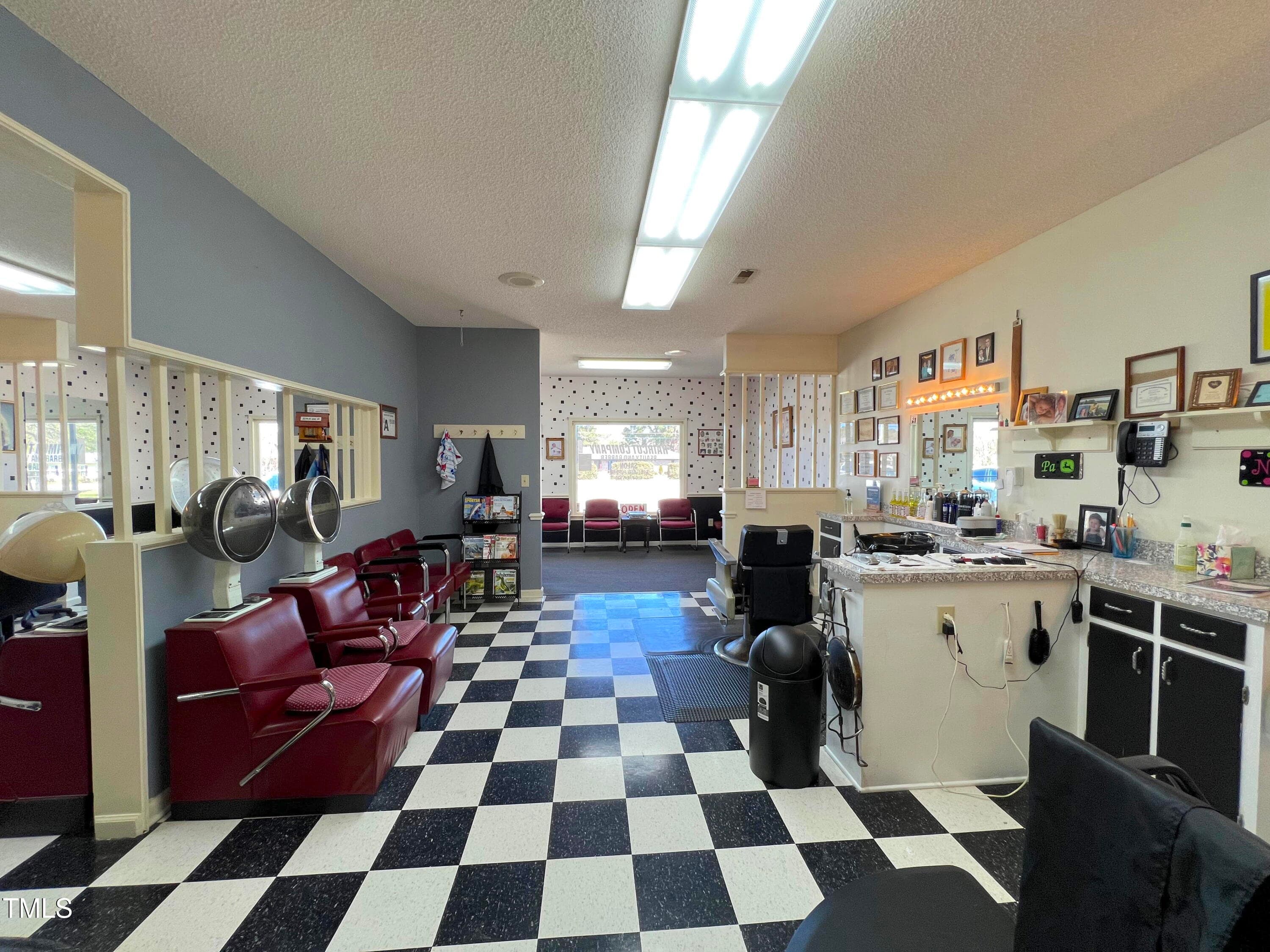 Inside2 - 698 E New Hope Road, Goldsboro, NC 27534, Goldsboro