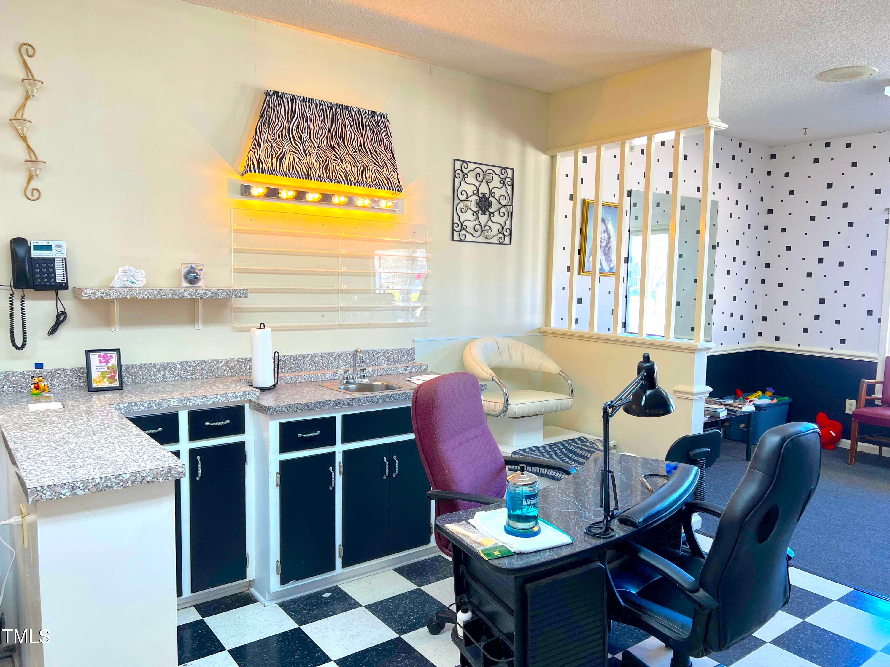 Inside12 - 698 E New Hope Road, Goldsboro, NC 27534, Goldsboro