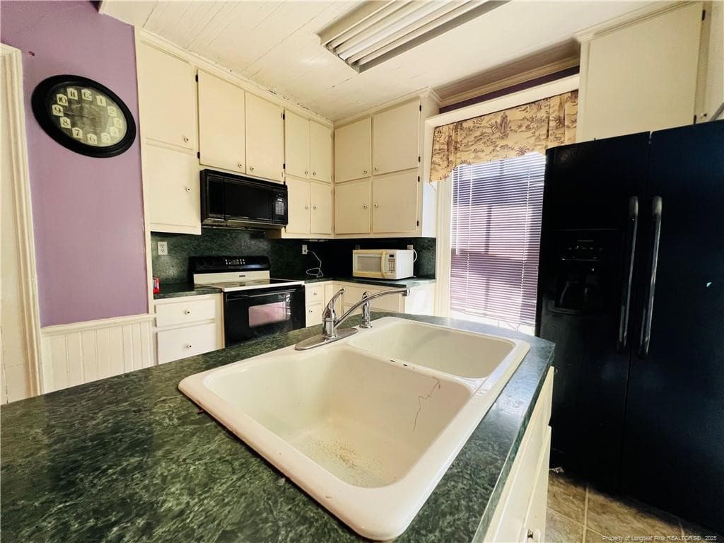 Photo 10 - 208 S Bond Street, Rowland, NC 28383