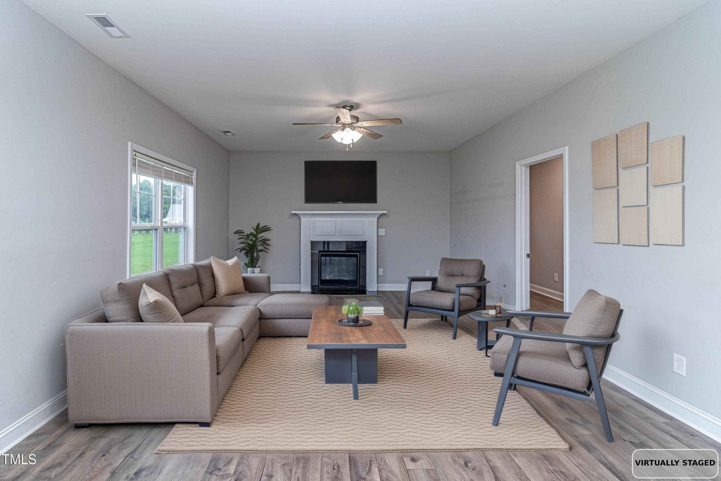 staged-familyroom - 313 Aaron'S Place, Goldsboro, NC 27530