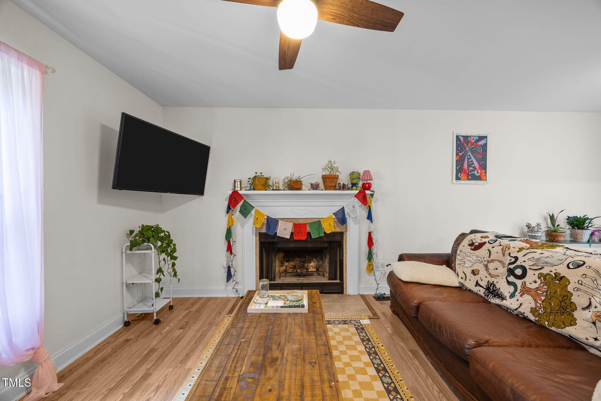 Spacious living room - 3902 Chucks Court, Burlington, NC 27215, Burlington