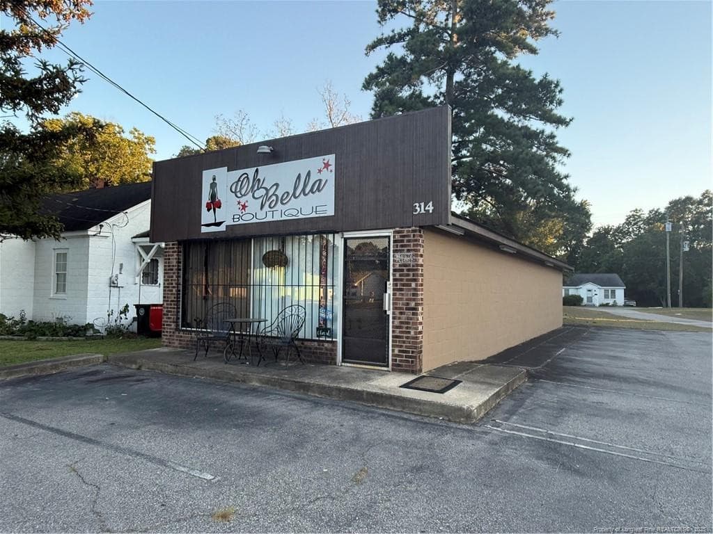 Photo 8 - 314 E 4th Avenue, Red Springs, NC 28377