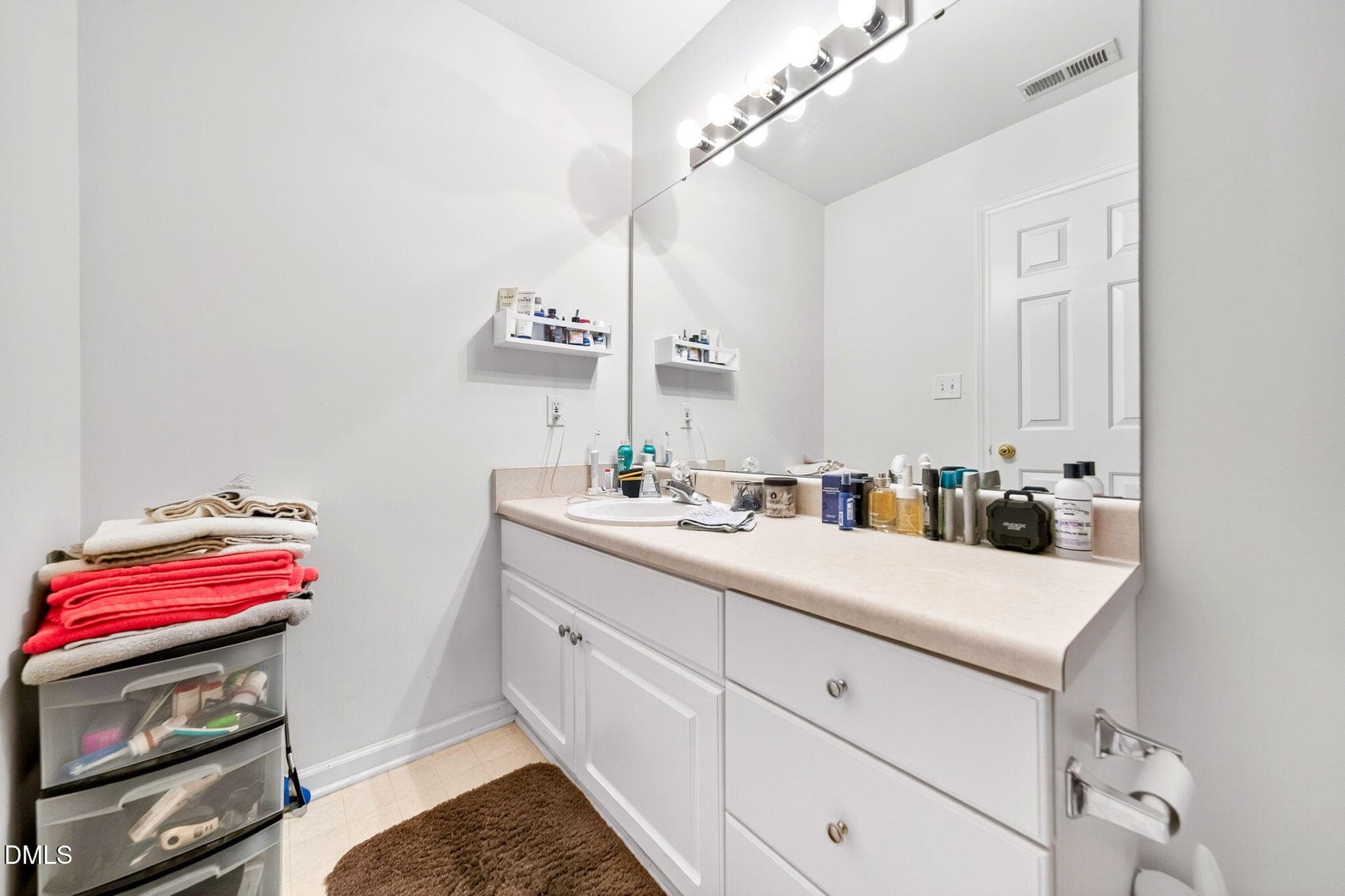 Hall Bath - 6010 San Marcos Way, Raleigh, NC 27616, Raleigh