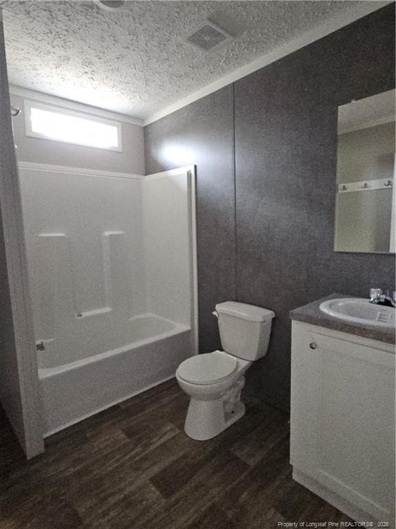 Hall Bathroom -Tub/Shower - 1438 Twisted Hickory Road, Elizabethtown, NC 28337