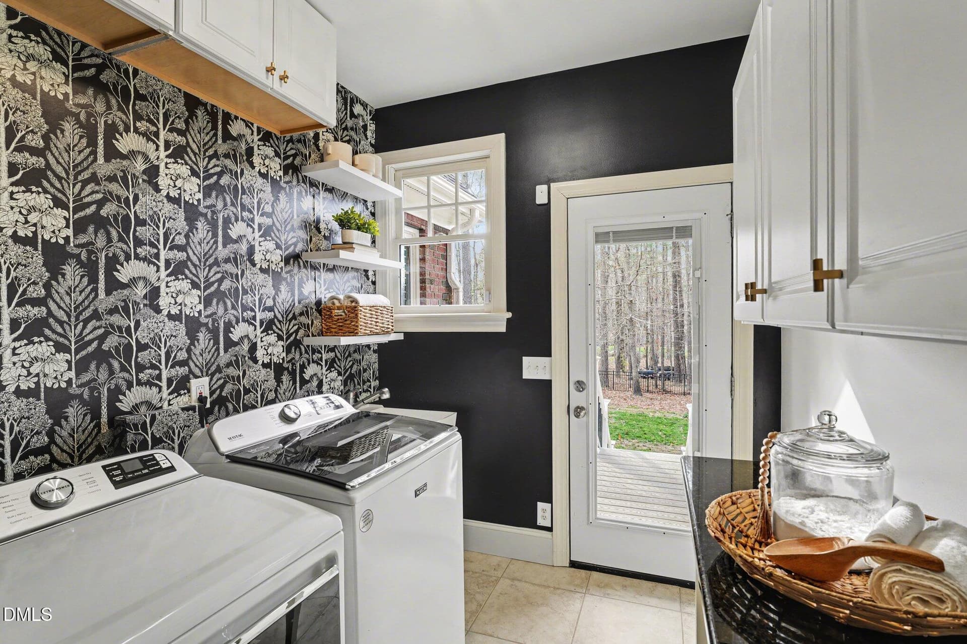 Laundry - 1325 Wakefield Farm Road, Zebulon, NC 27597