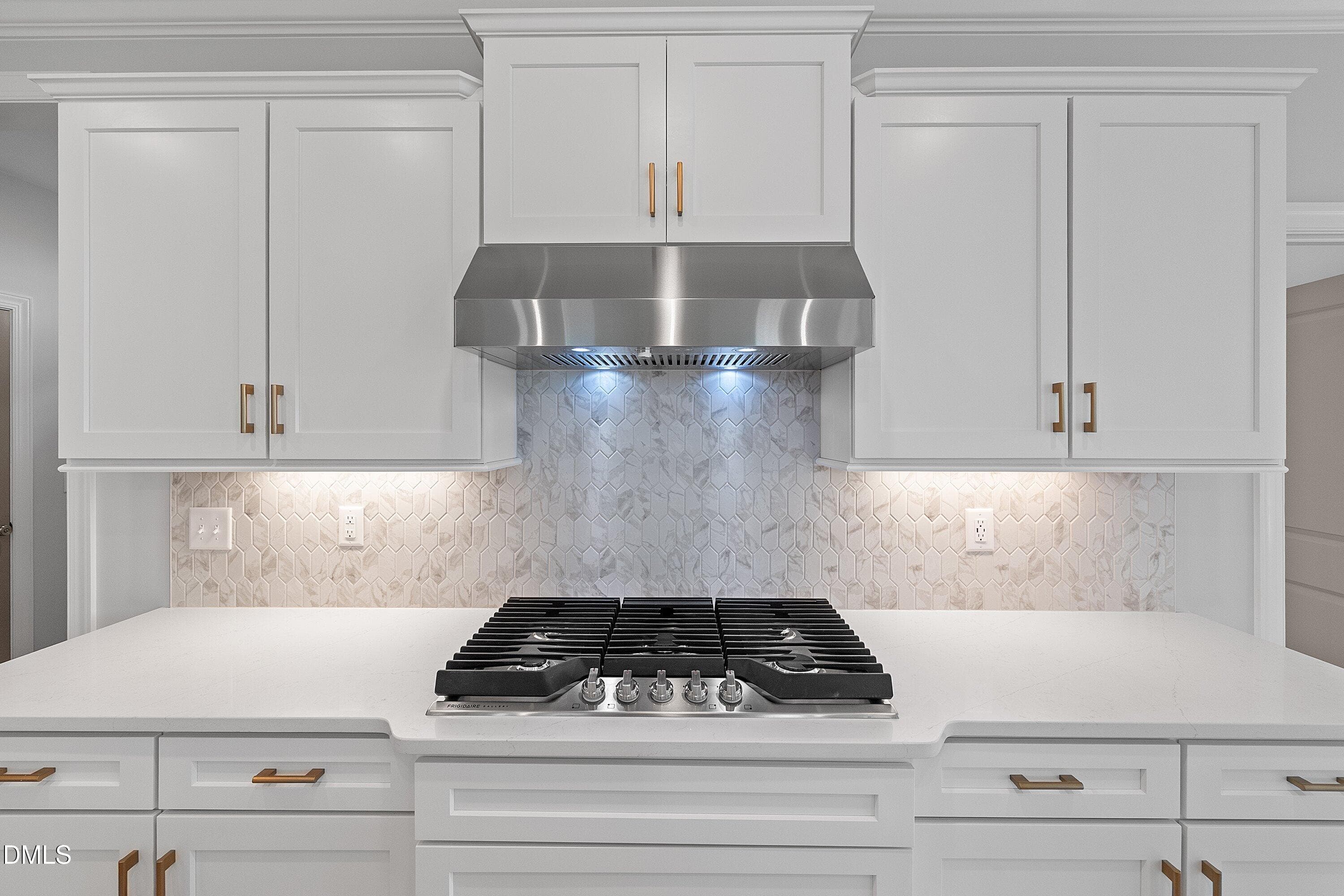 Cooktop and hood - 45 W Victoria Ridge Drive 32, Selma, NC 27576