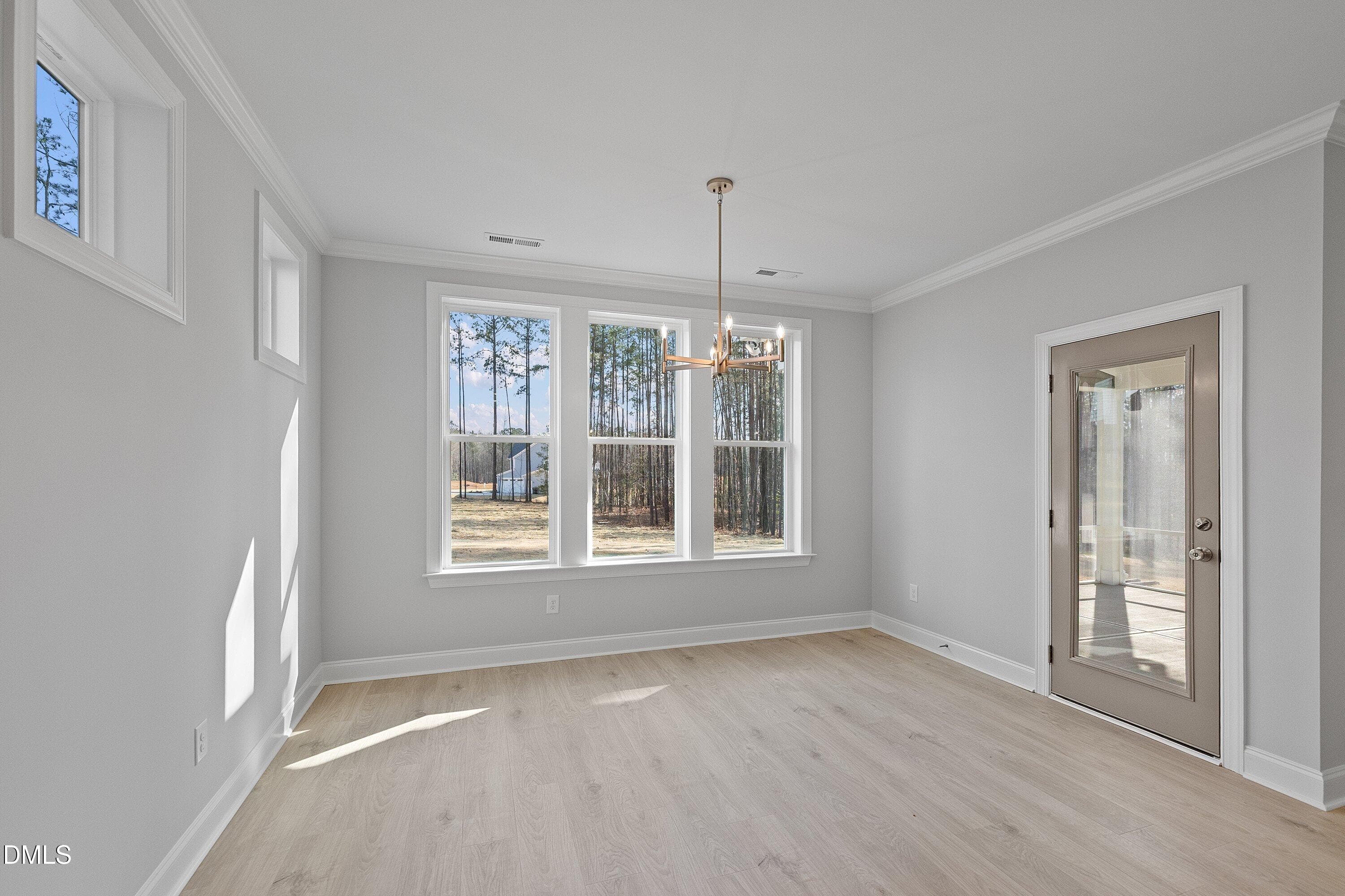 Dining area - 45 W Victoria Ridge Drive 32, Selma, NC 27576