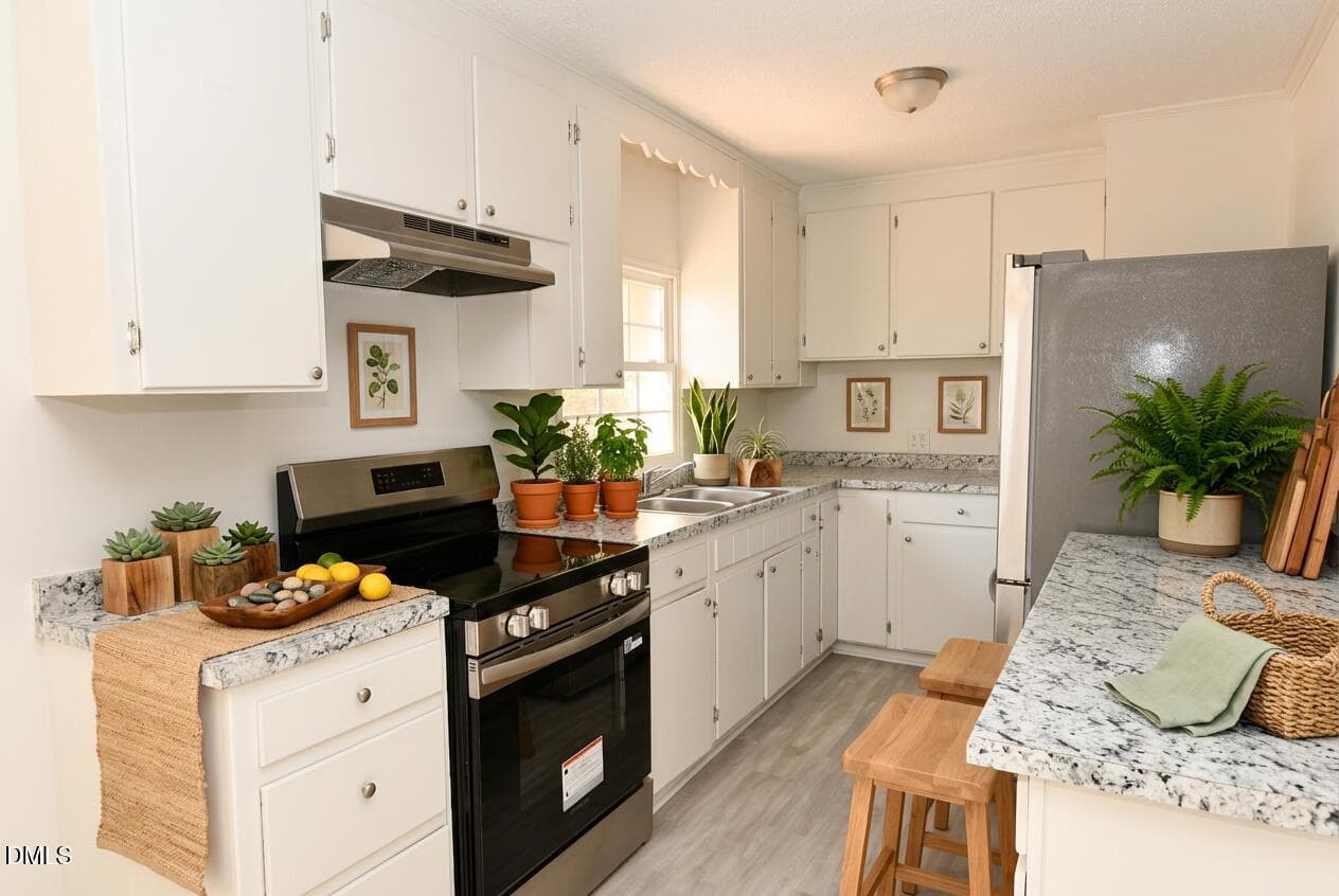 Kitchen Natural_Oasis_Style - 703 W Main Street, Clinton, NC 28328
