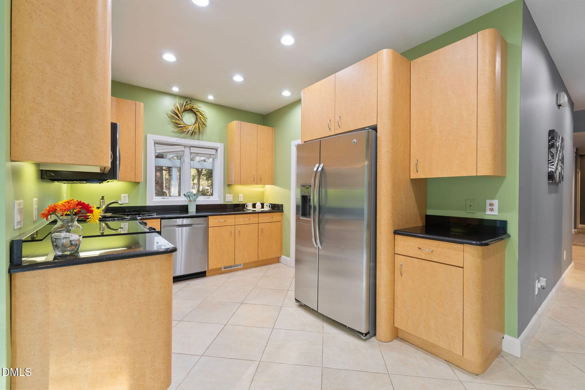 Modern cabinets - 5007 Country Club Drive N, Wilson, NC 27896