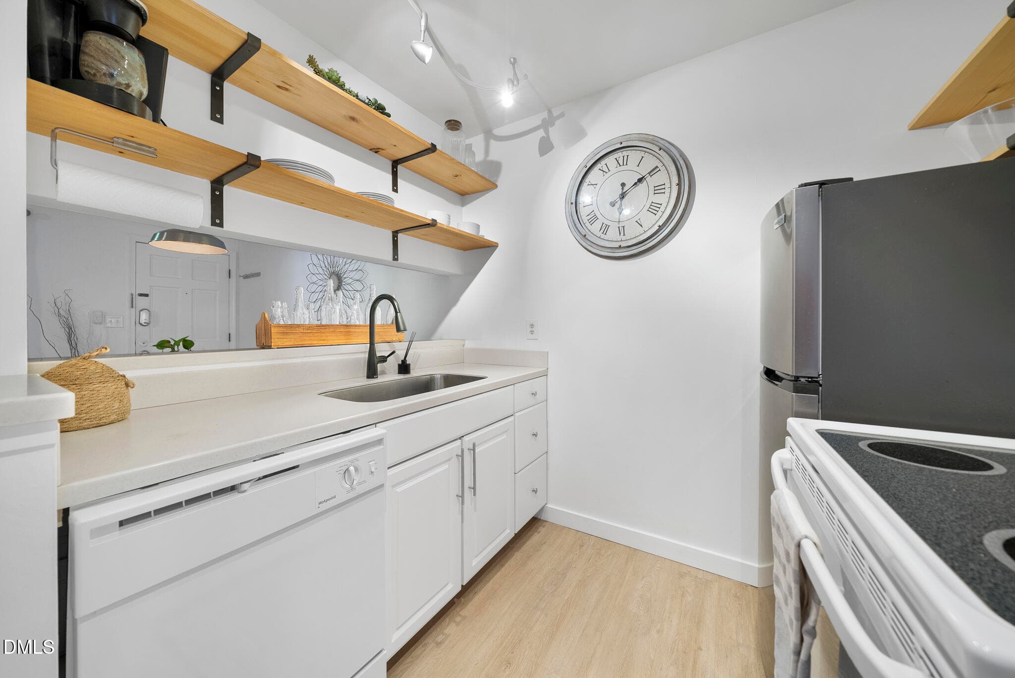 DSC00187 - 807 W Trinity Avenue Apt 127, Durham, NC 27701, Durham