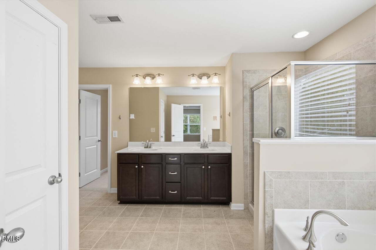 Owners Bath - 108 Glenview Lane, Durham, NC 27703, Durham