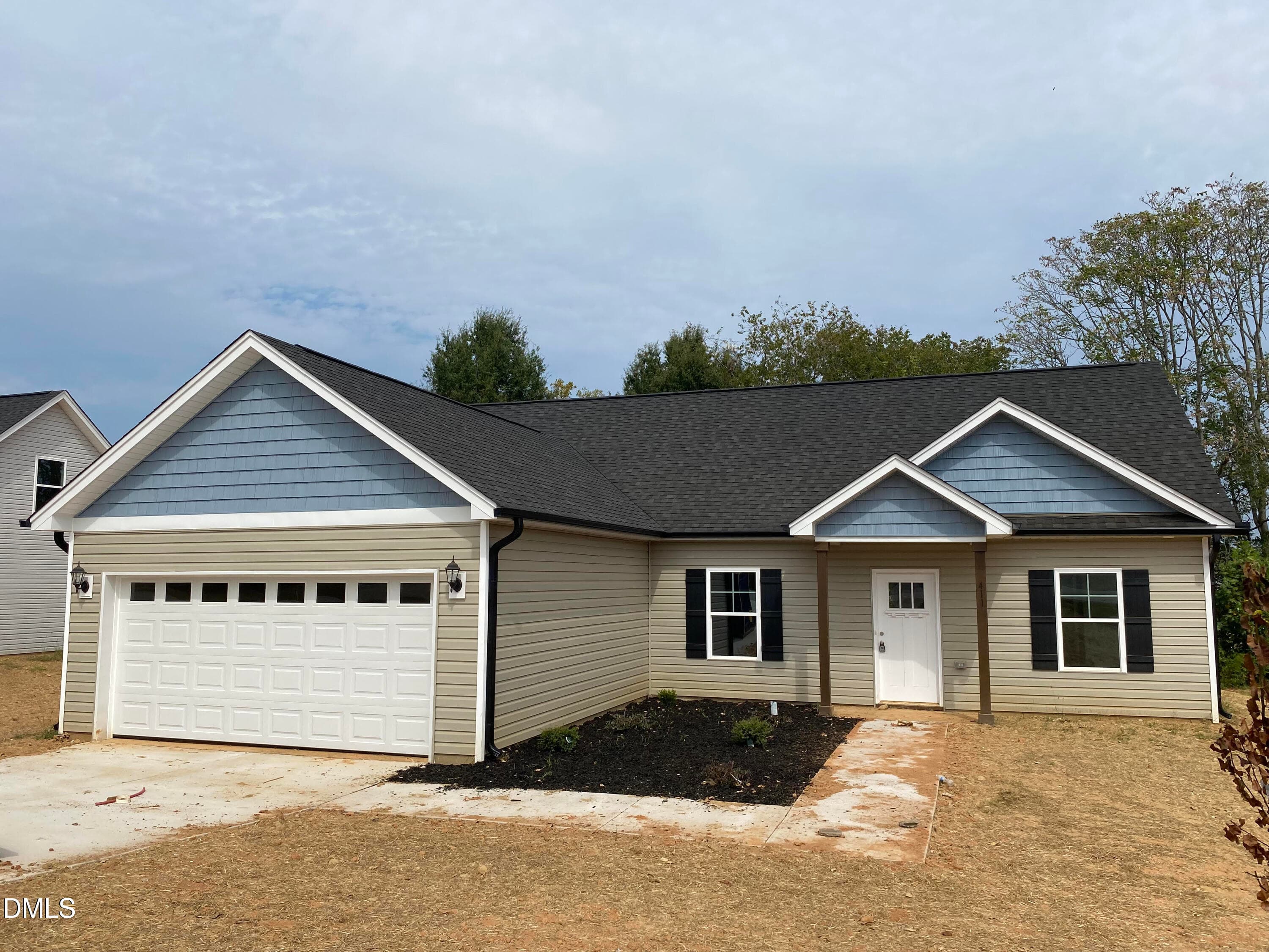 411 E Lee Avenue, Yadkinville, NC 27055