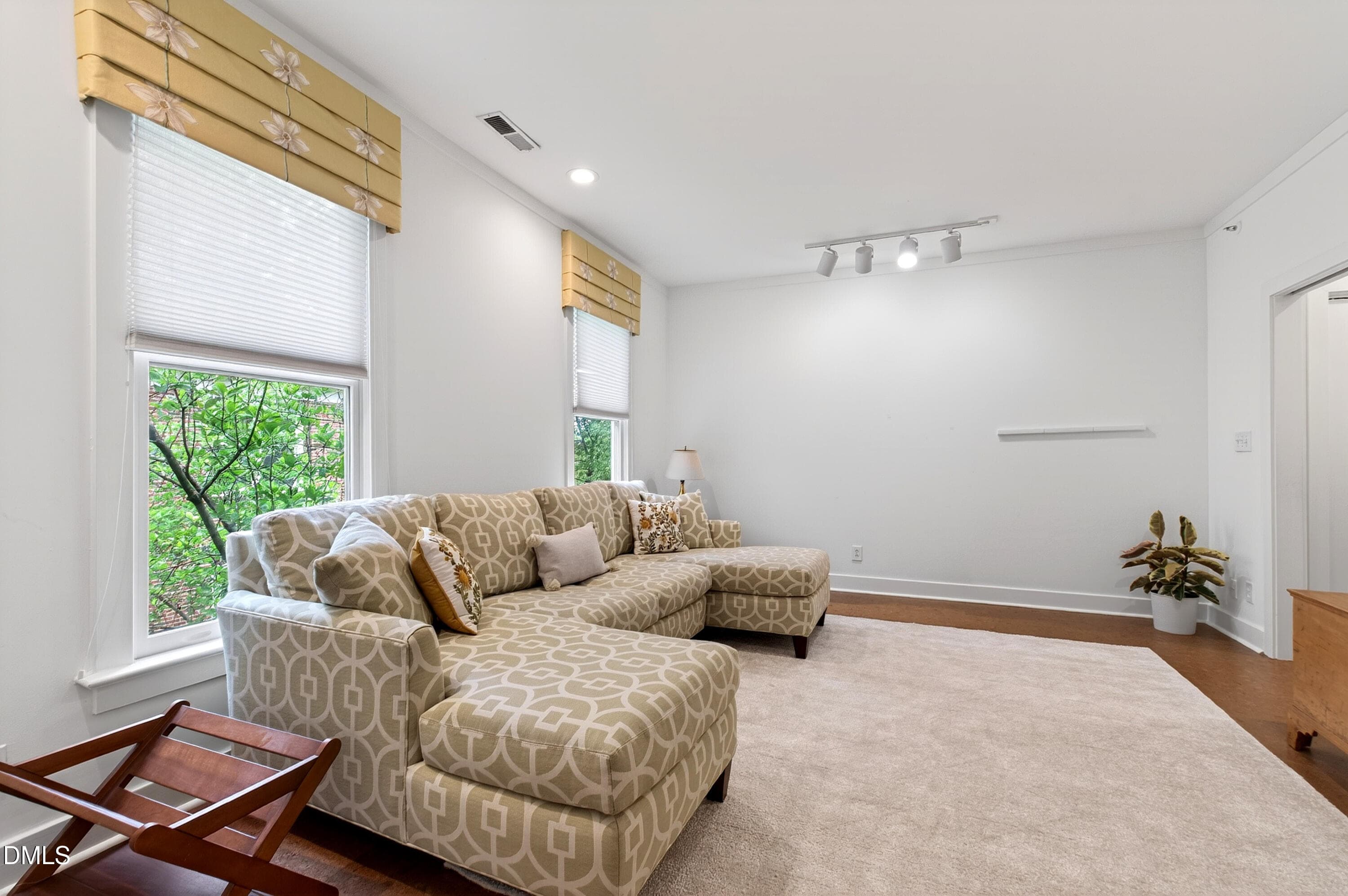 Edenburgh (21) - 100 Edenburgh Road 201, Raleigh, NC 27608, Raleigh