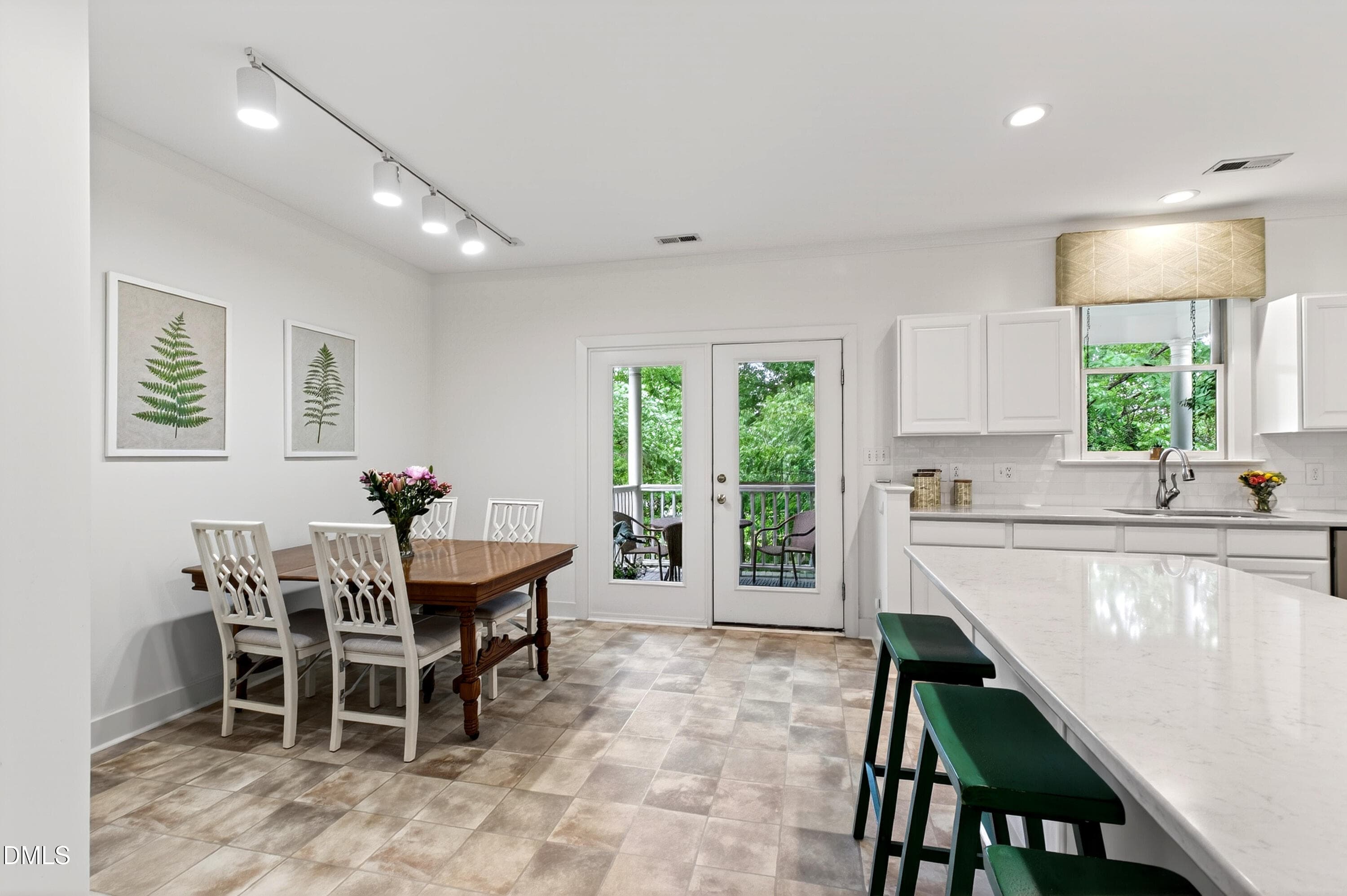 Edenburgh (27) - 100 Edenburgh Road 201, Raleigh, NC 27608, Raleigh