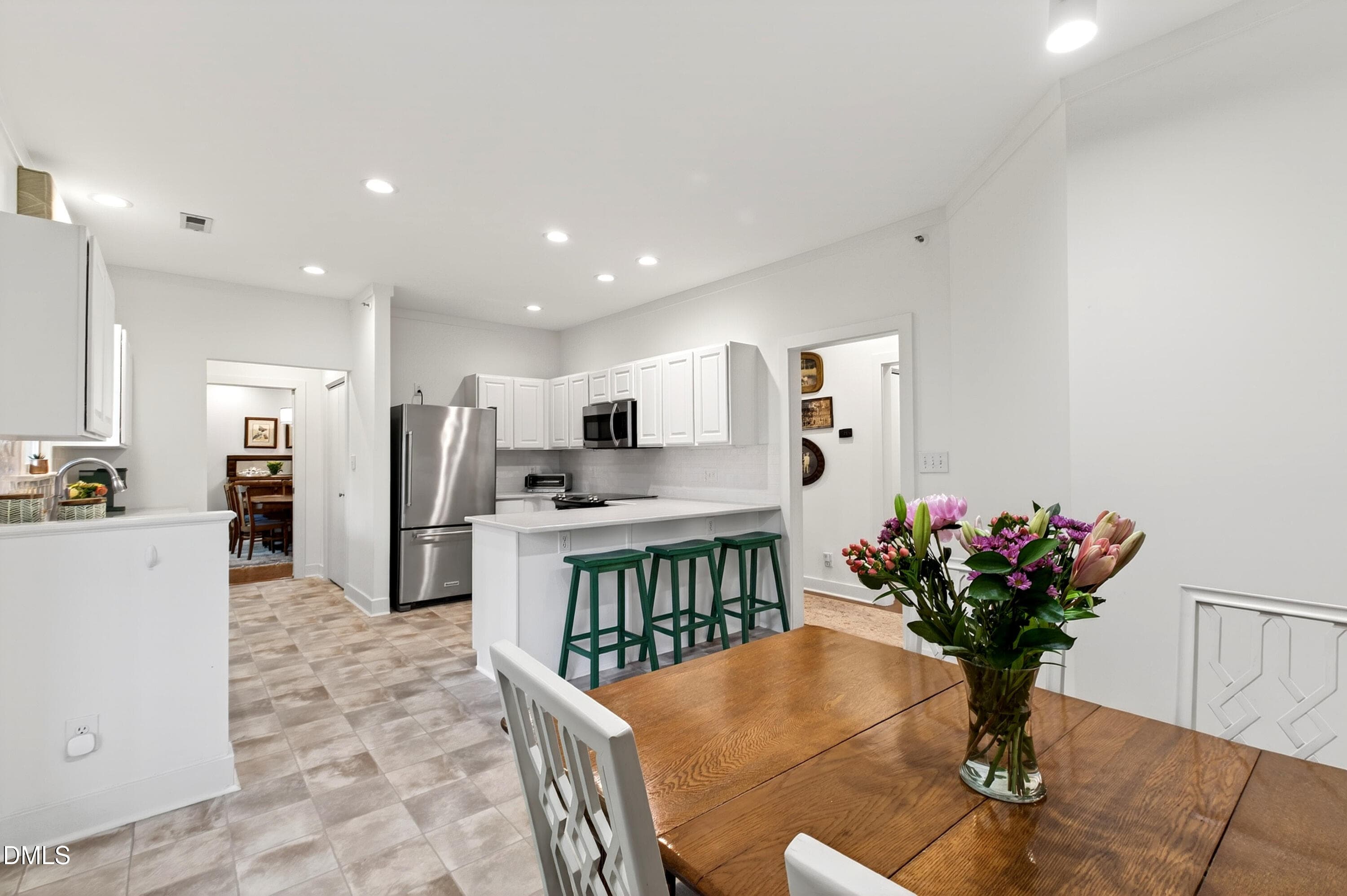 Edenburgh (30) - 100 Edenburgh Road 201, Raleigh, NC 27608, Raleigh