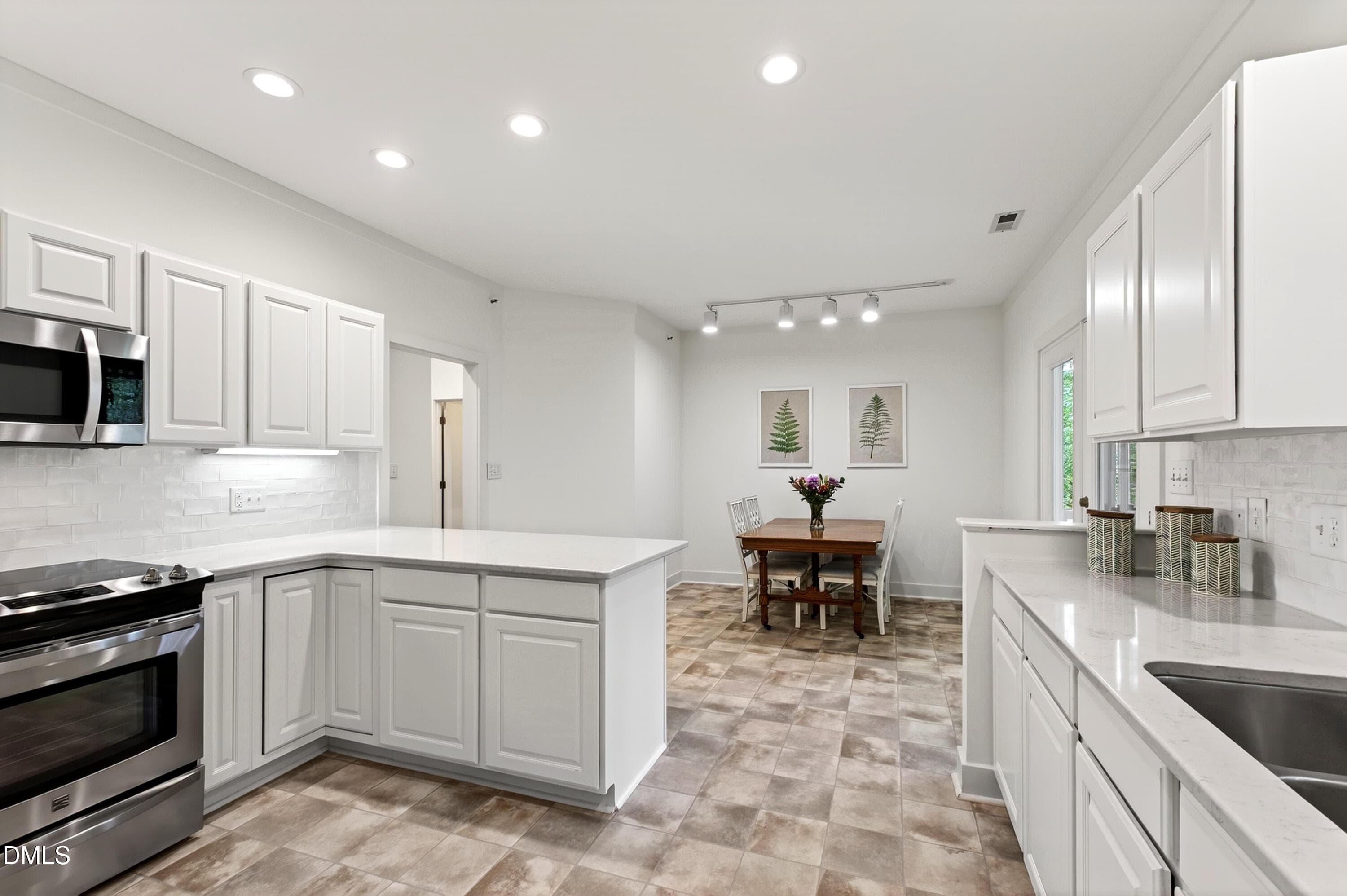 Edenburgh (33) - 100 Edenburgh Road 201, Raleigh, NC 27608, Raleigh