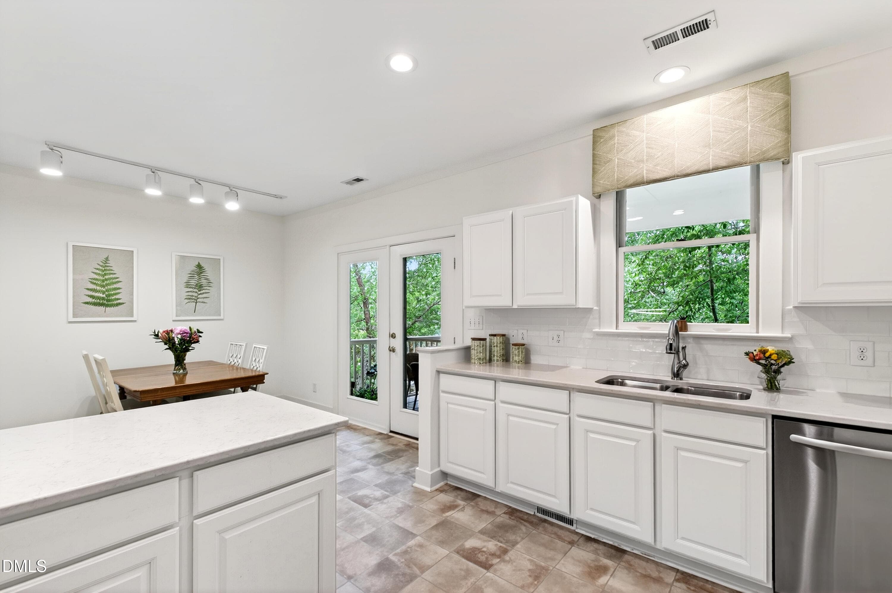 Edenburgh (34) - 100 Edenburgh Road 201, Raleigh, NC 27608, Raleigh
