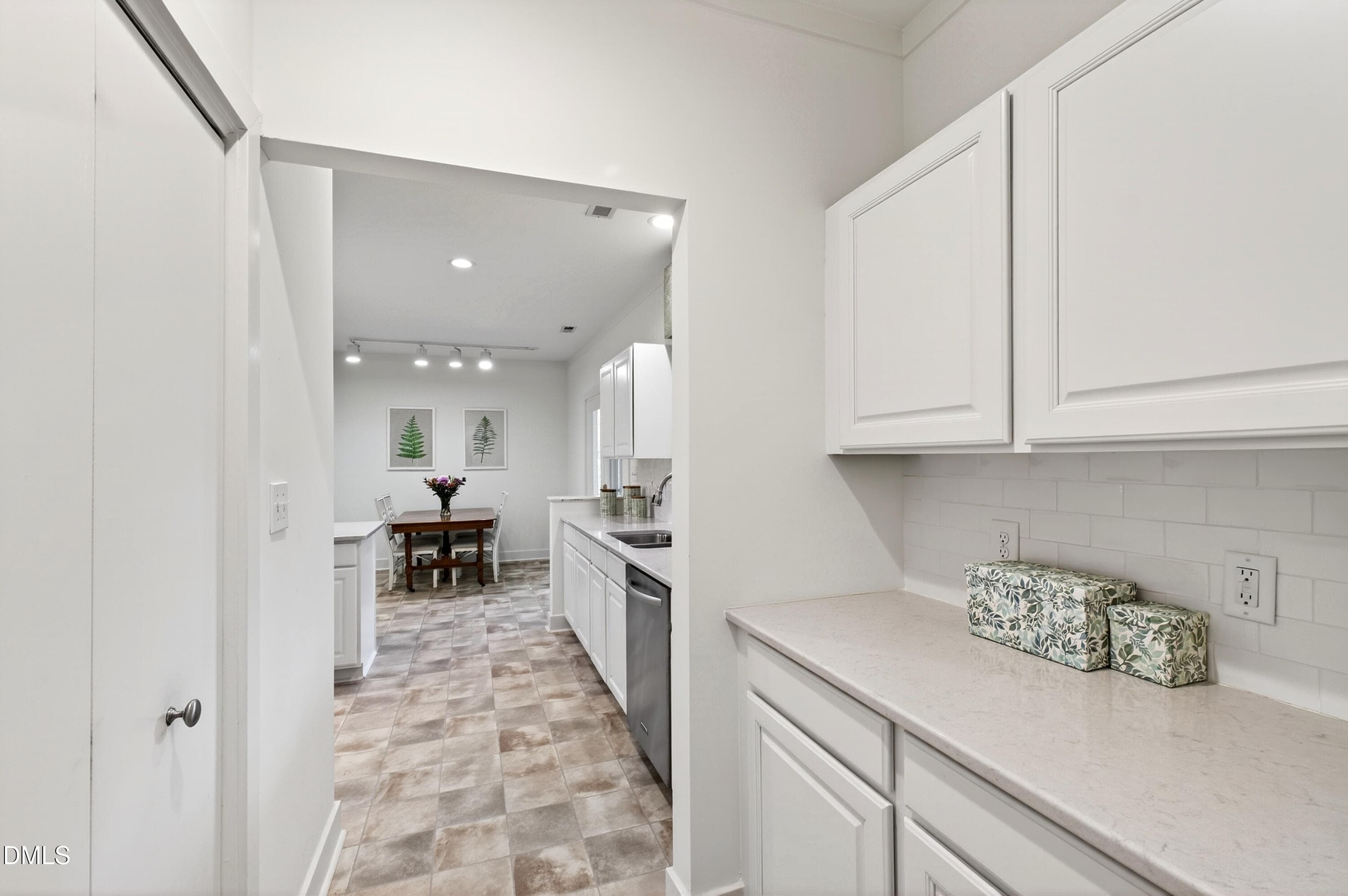 Edenburgh (37) - 100 Edenburgh Road 201, Raleigh, NC 27608, Raleigh
