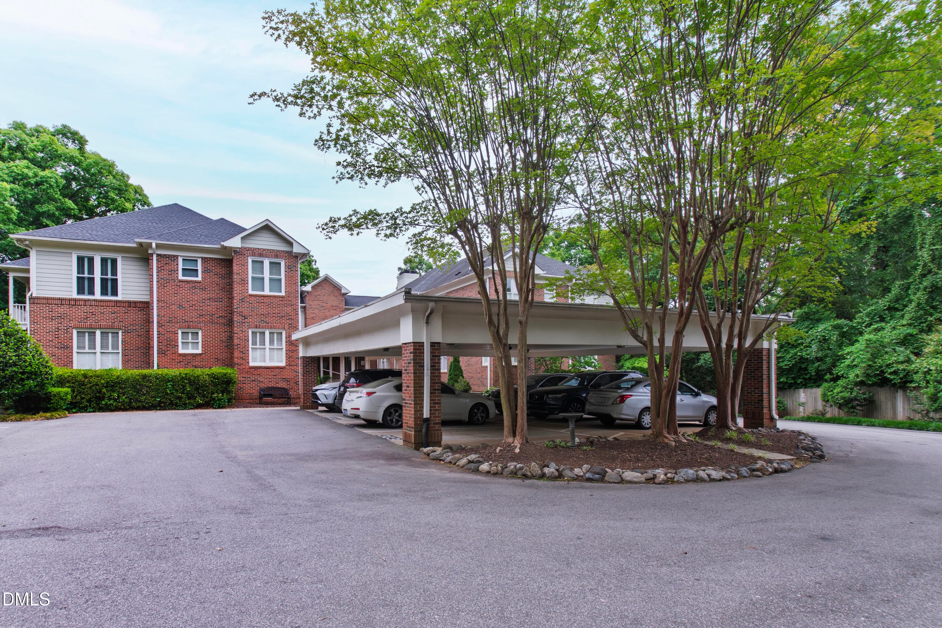 Edenburgh (60) - 100 Edenburgh Road 201, Raleigh, NC 27608, Raleigh