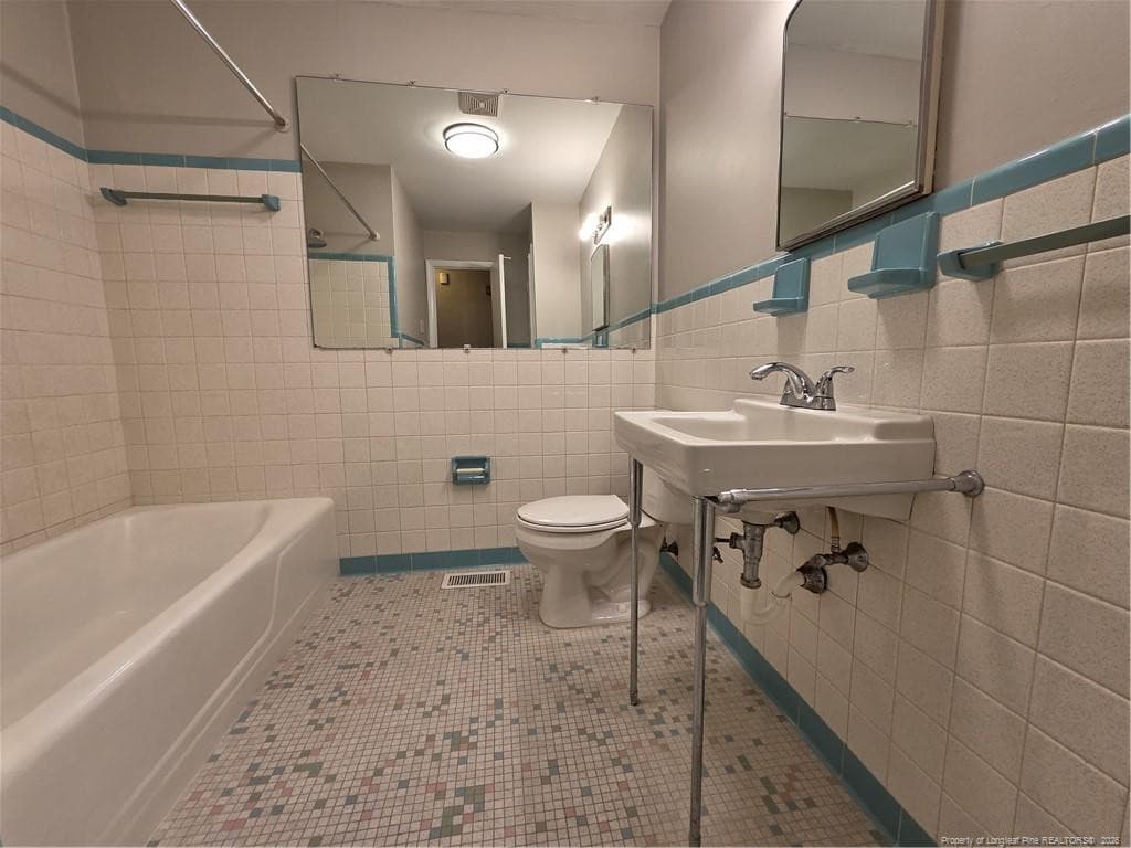 Hall Bathroom - 2415 Raeford Road, Fayetteville, NC 28305, Fayetteville