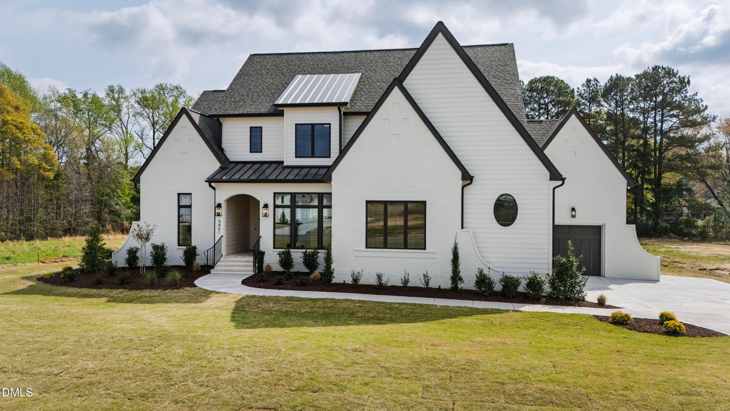 Carriage (123) - 688 Lynch Road, Selma, NC 27576