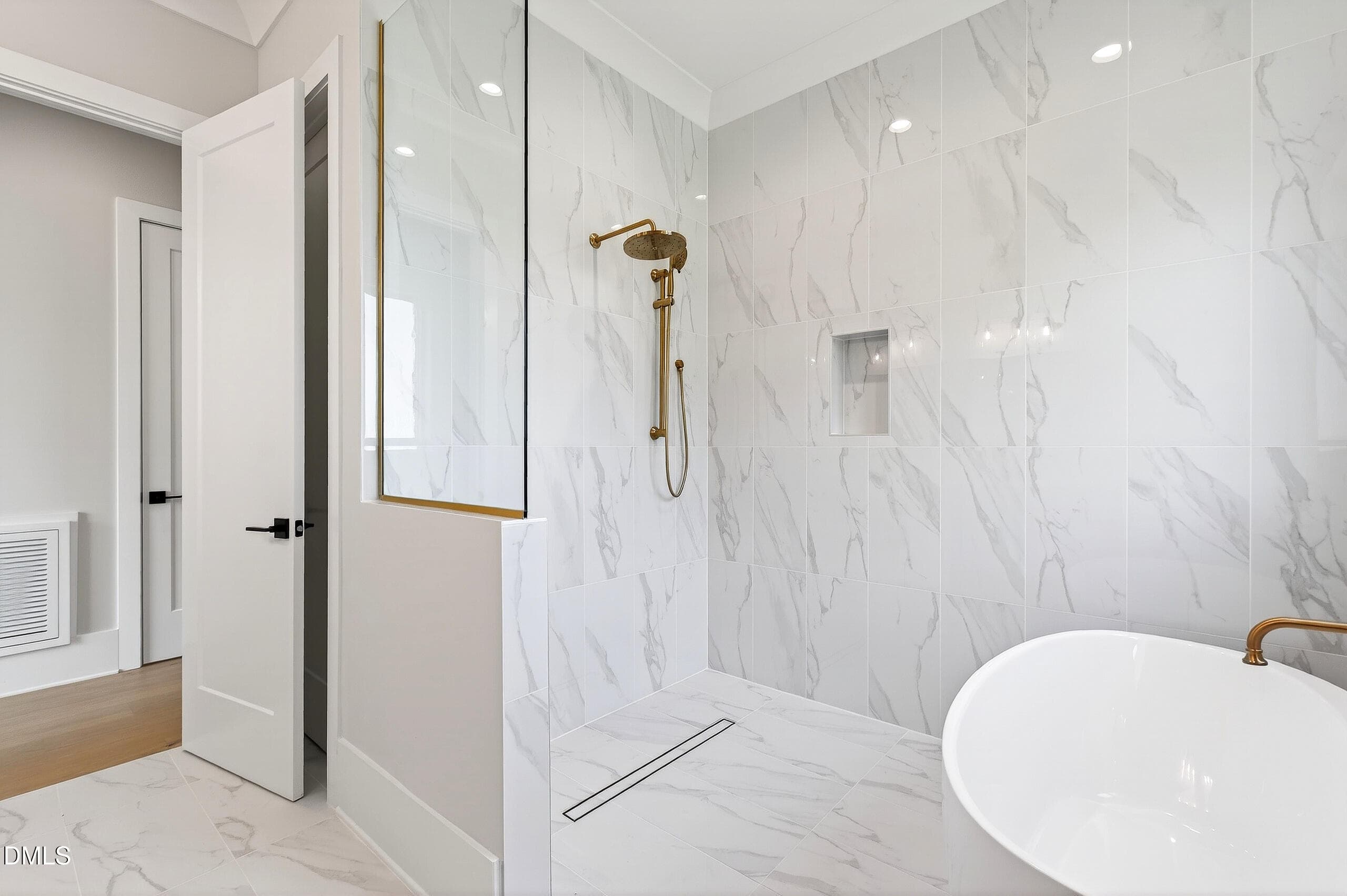 Carriage (74) - 688 Lynch Road, Selma, NC 27576