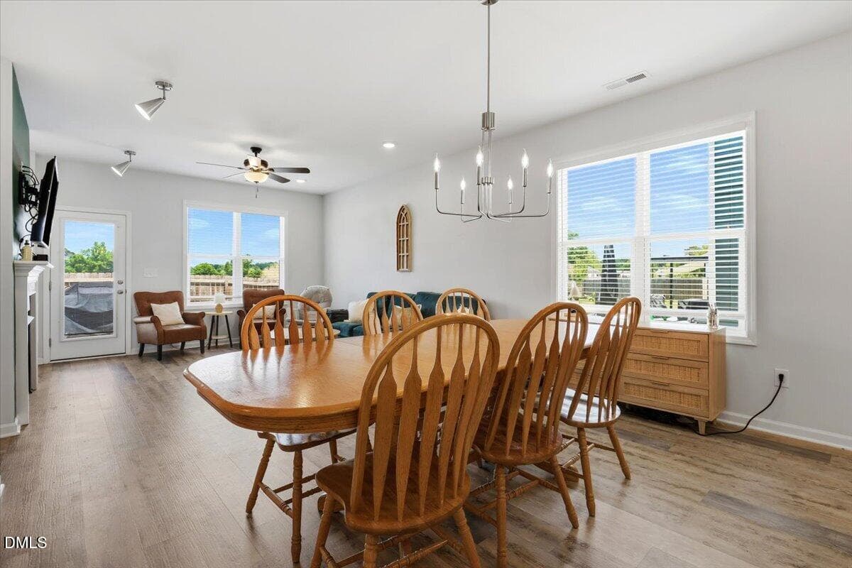 Dining - 619 Sturgeon Street, Smithfield, NC 27577