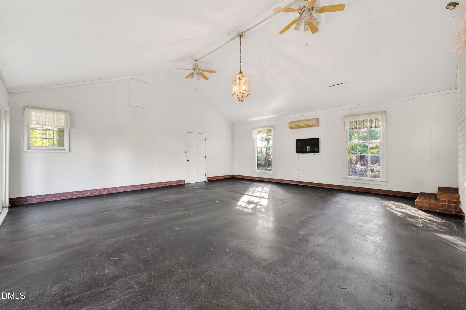38-web-or-mls-DSC01841 - 207 W 3rd Street, Princeton, NC 27569