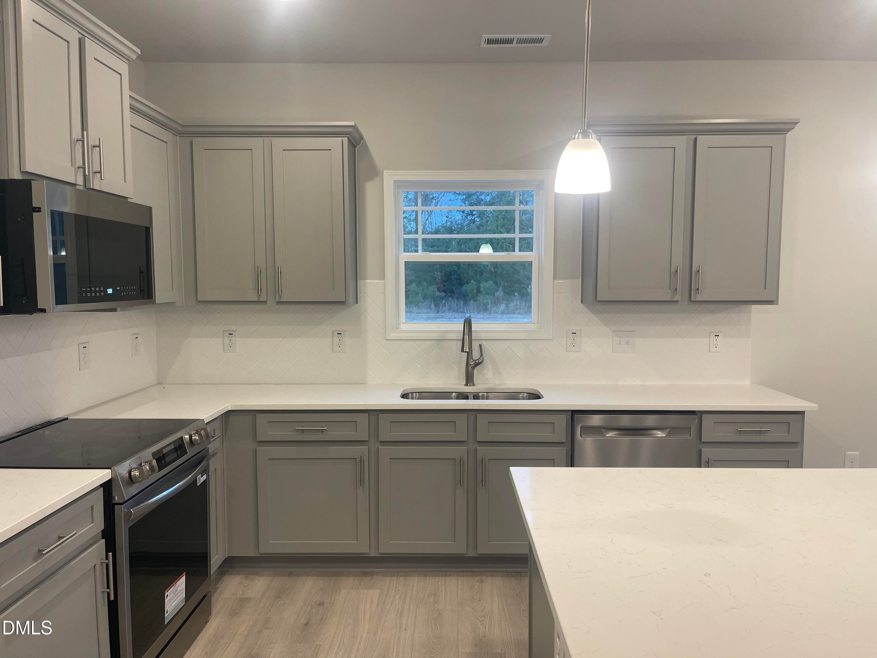 Quartz Countertops - 193 Falls Of The Cape Drive, Lillington, NC 27546