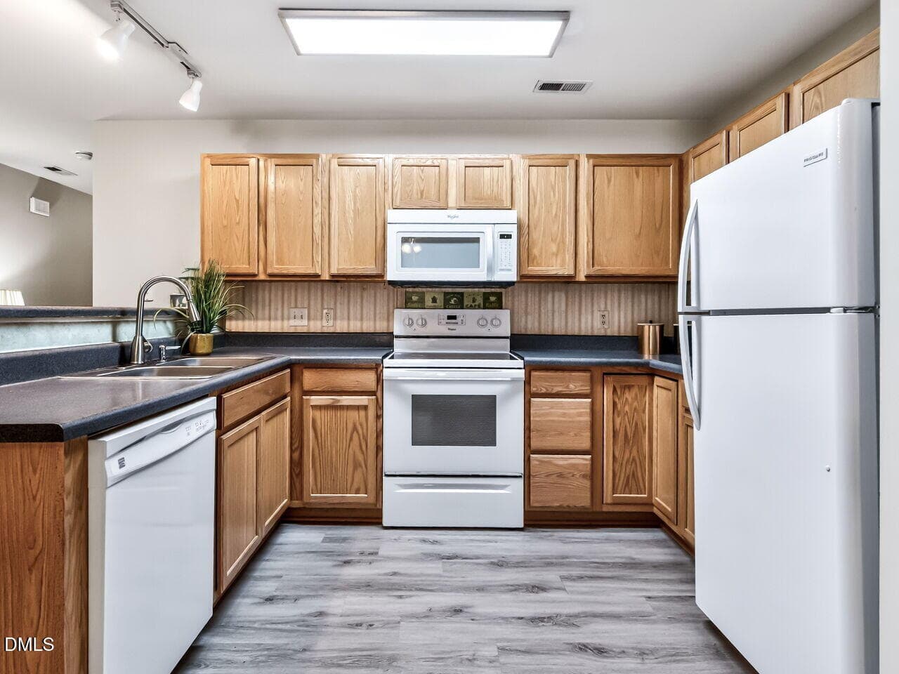 012-1280x960-kitchen - 3000 Trailwood Pines Lane 103, Raleigh, NC 27603, Raleigh