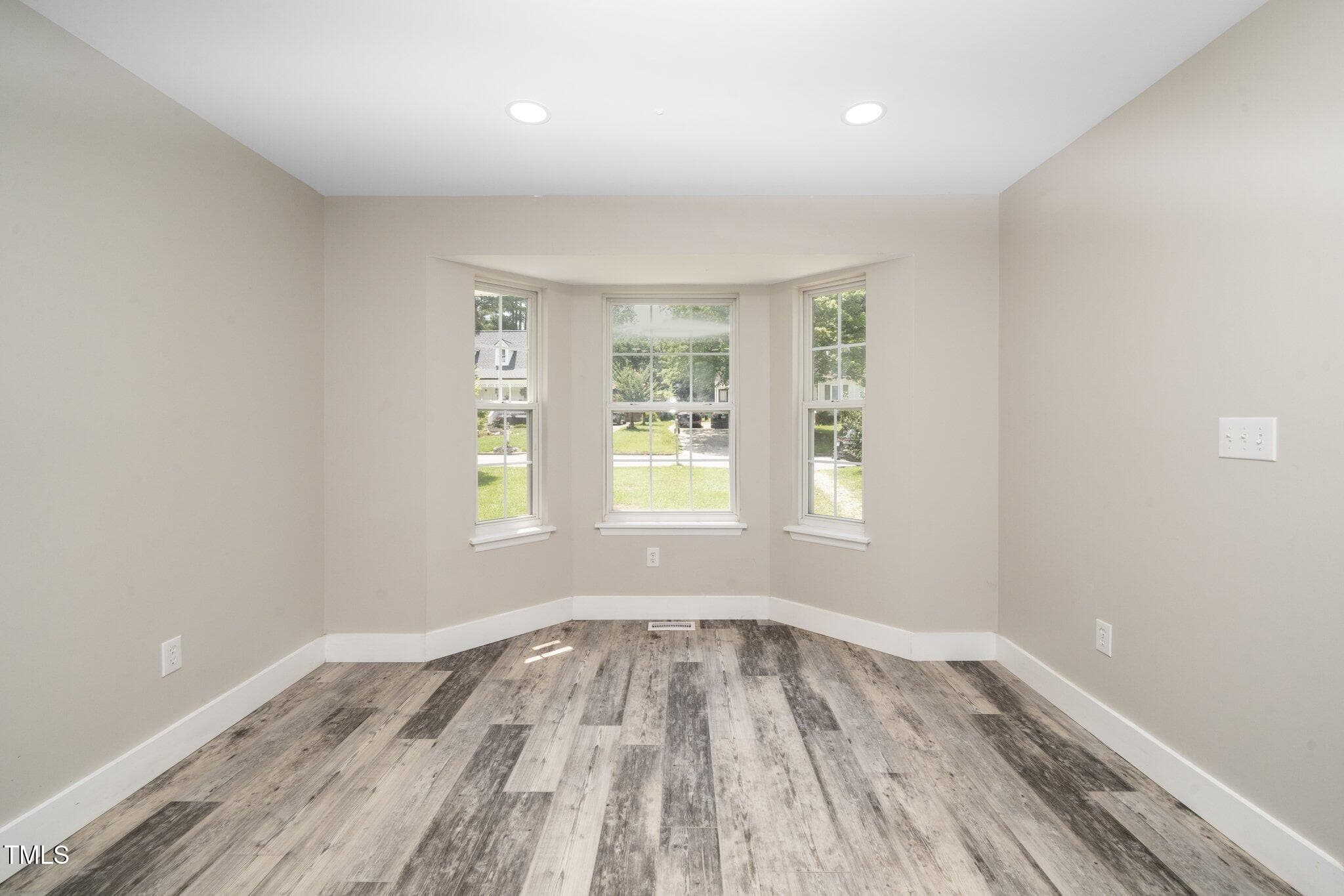 21-web-or-mls-725 E Maple (15 of 30) - 725 E Maple Lane, Fuquay Varina, NC 27526