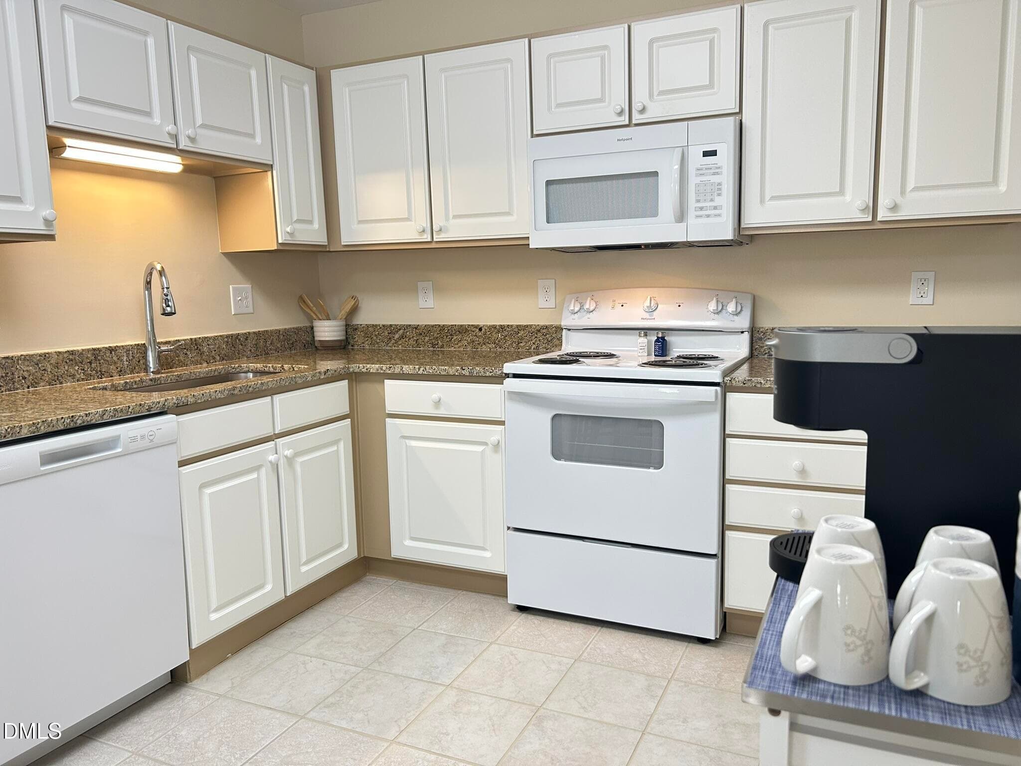 Kitchen - 2510 Friedland Place 102, Raleigh, NC 27617, Raleigh