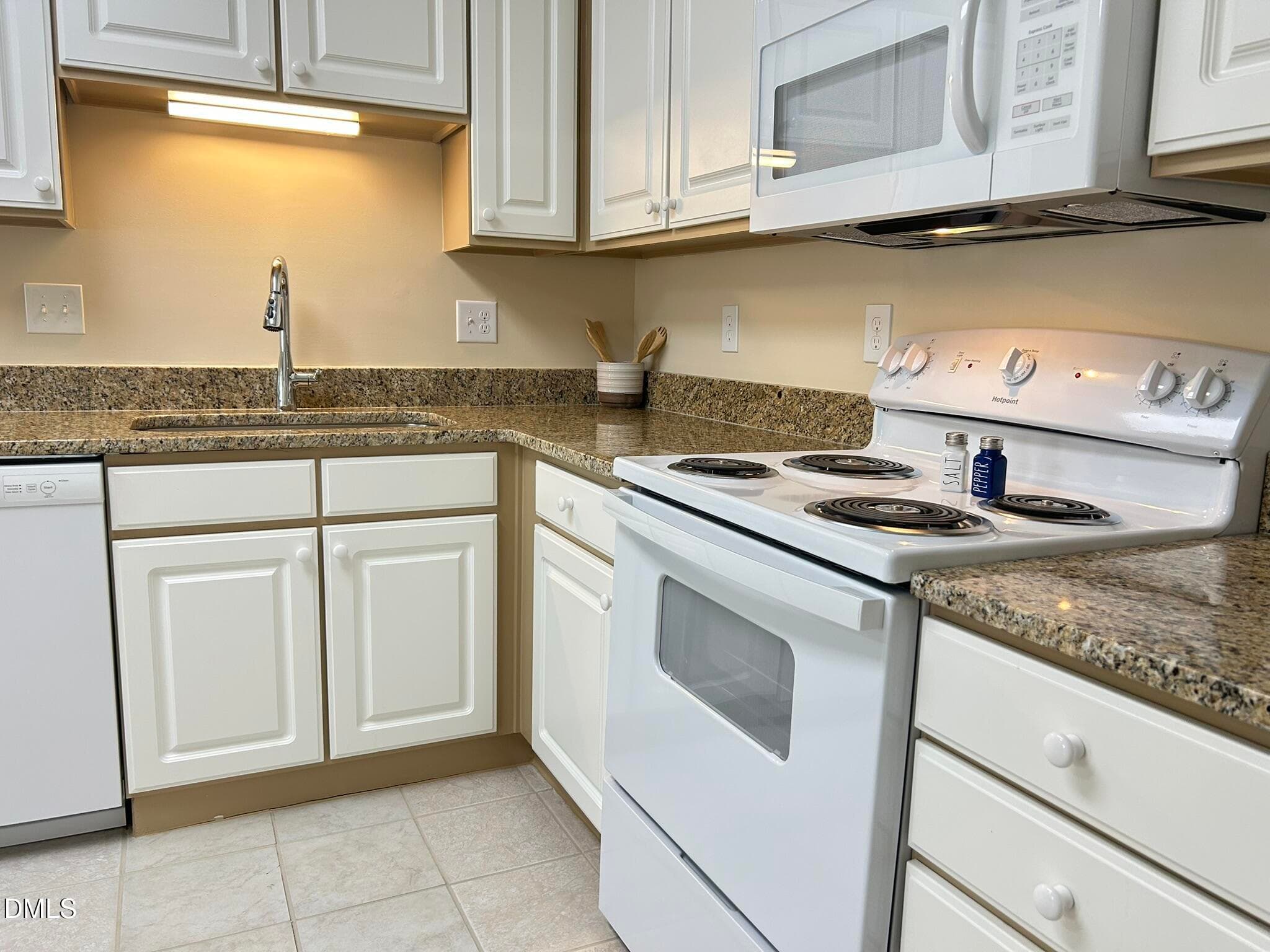 Kitchen - 2510 Friedland Place 102, Raleigh, NC 27617, Raleigh