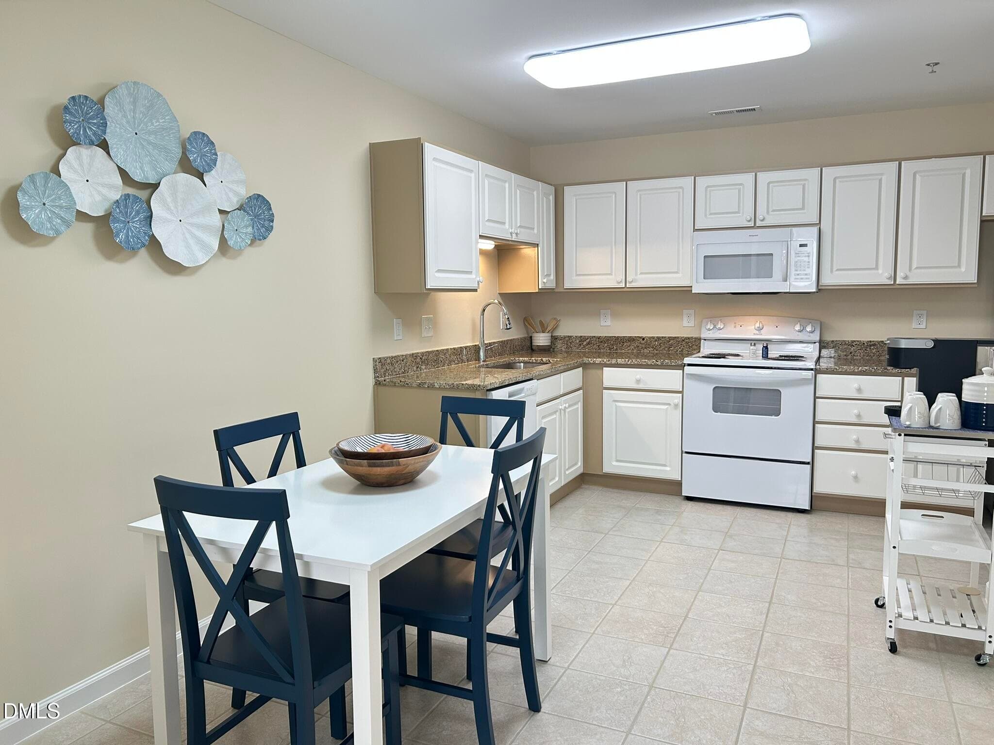 Kitchen - 2510 Friedland Place 102, Raleigh, NC 27617, Raleigh