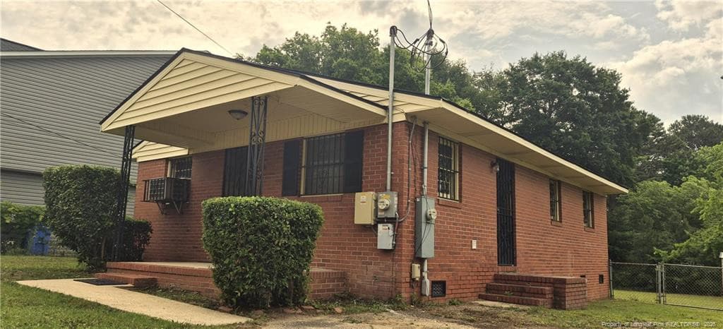 Photo 3 - 909 Rochester Drive, Fayetteville, NC 28305, Fayetteville