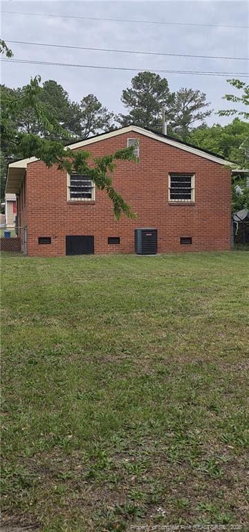 Huge fenced backyard - 909 Rochester Drive, Fayetteville, NC 28305, Fayetteville