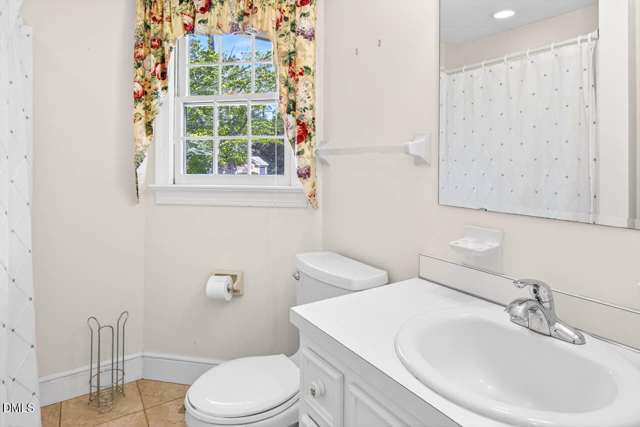 Hall bathroom - 3007 Charwood Place, Raleigh, NC 27612, Raleigh