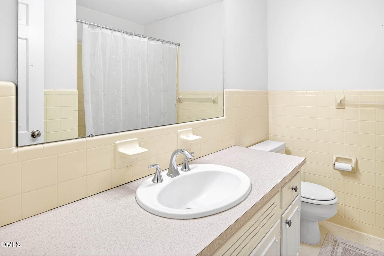 Hall Bathroom - 3007 Charwood Place, Raleigh, NC 27612, Raleigh