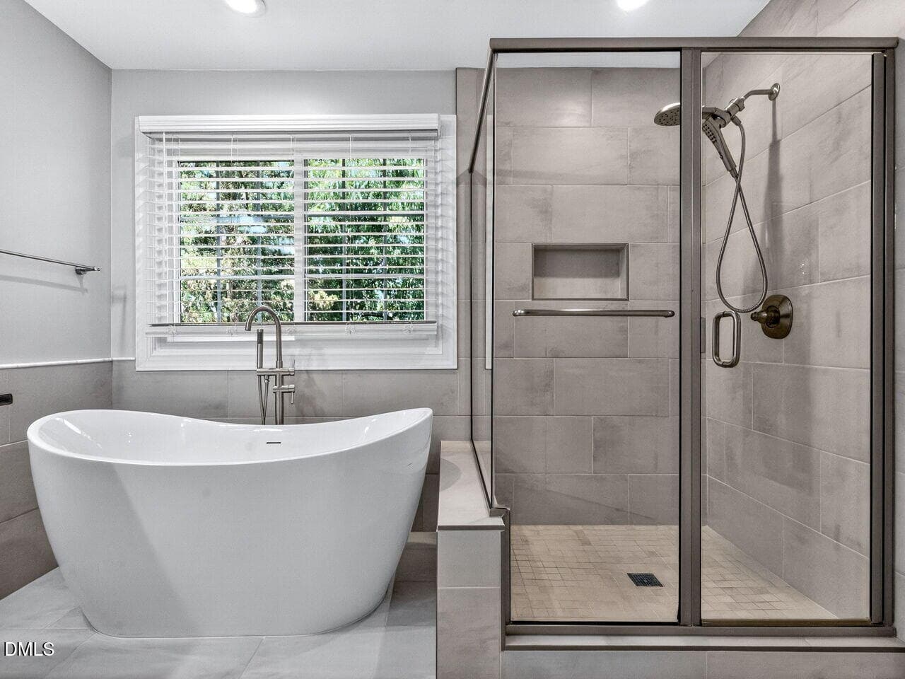 025-1280x960-primary-bath - 6101 Westglen Drive, Raleigh, NC 27612, Raleigh