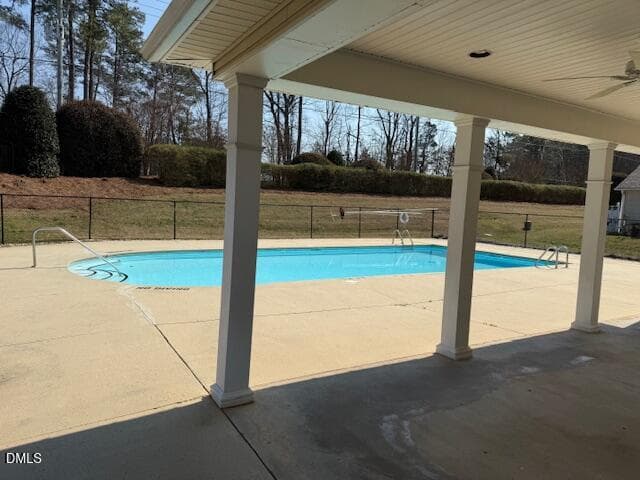 pool - 412 Meridian Crossing, Sanford, NC 27330