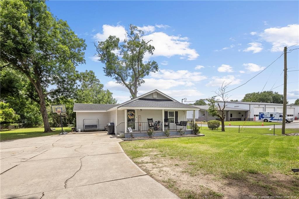 Photo 4 - 400 Anne Street, Bladenboro, NC 28320, Bladenboro