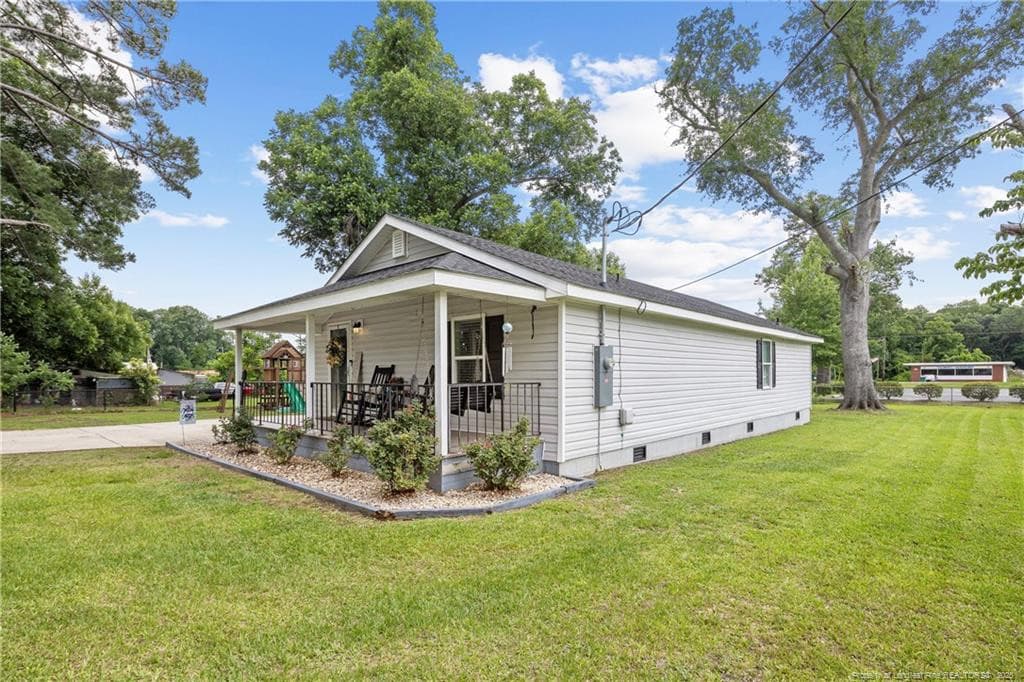 Photo 6 - 400 Anne Street, Bladenboro, NC 28320, Bladenboro