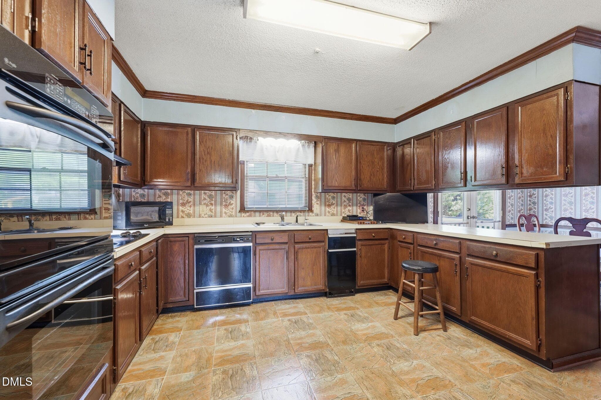 25-web-or-mls-_2087705 - 4509 Doral Drive, Greensboro, NC 27406