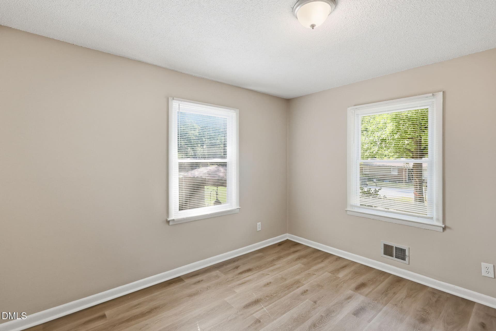 013_ListerPros - 113 E Franklin Street, Zebulon, NC 27597