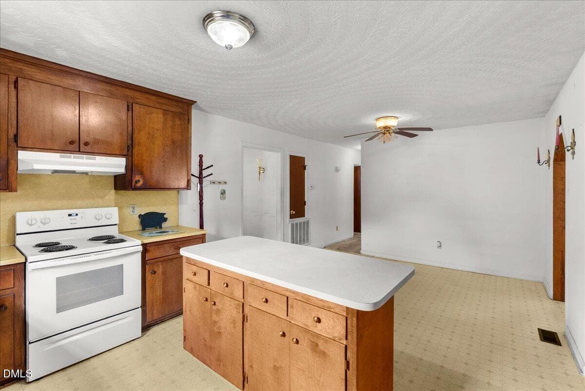 17-DSC02403 - 311 Farley Circle, Roanoke Rapids, NC 27870