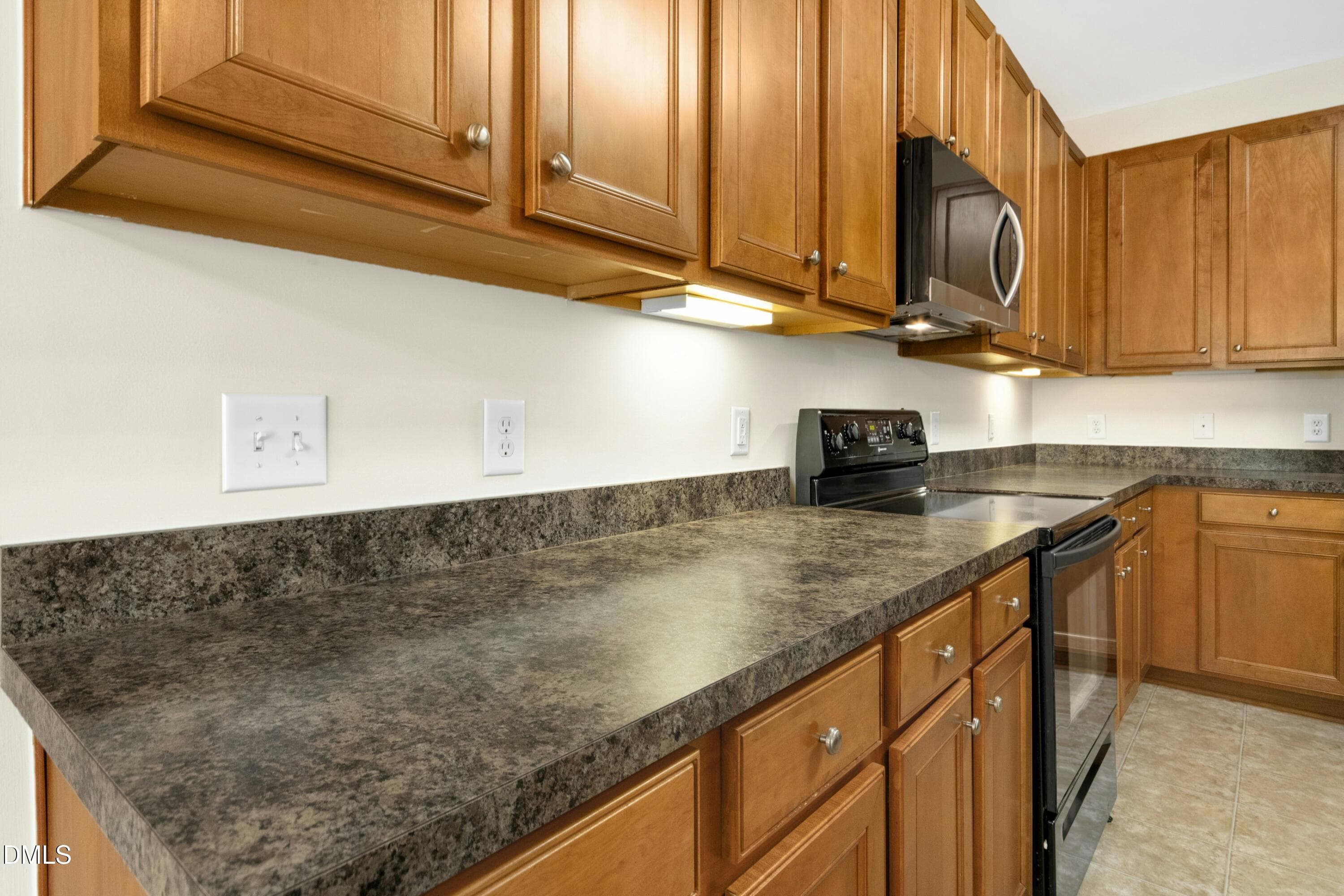 counter tops - 5541 Nur Lane, Raleigh, NC 27606, Raleigh