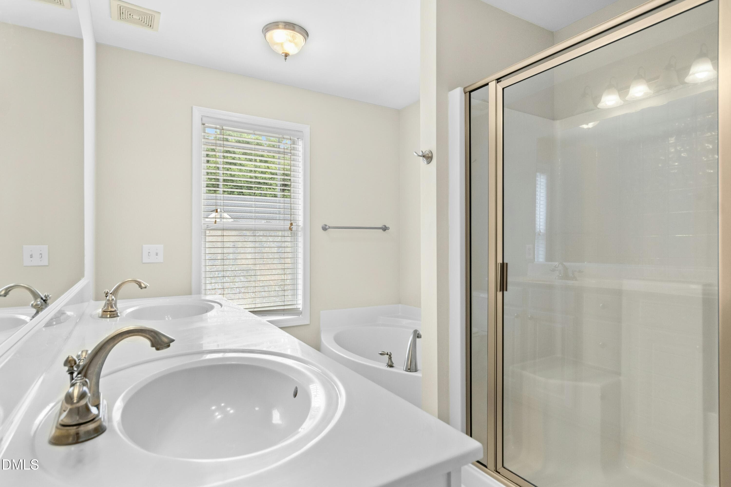 m bath - 5541 Nur Lane, Raleigh, NC 27606, Raleigh