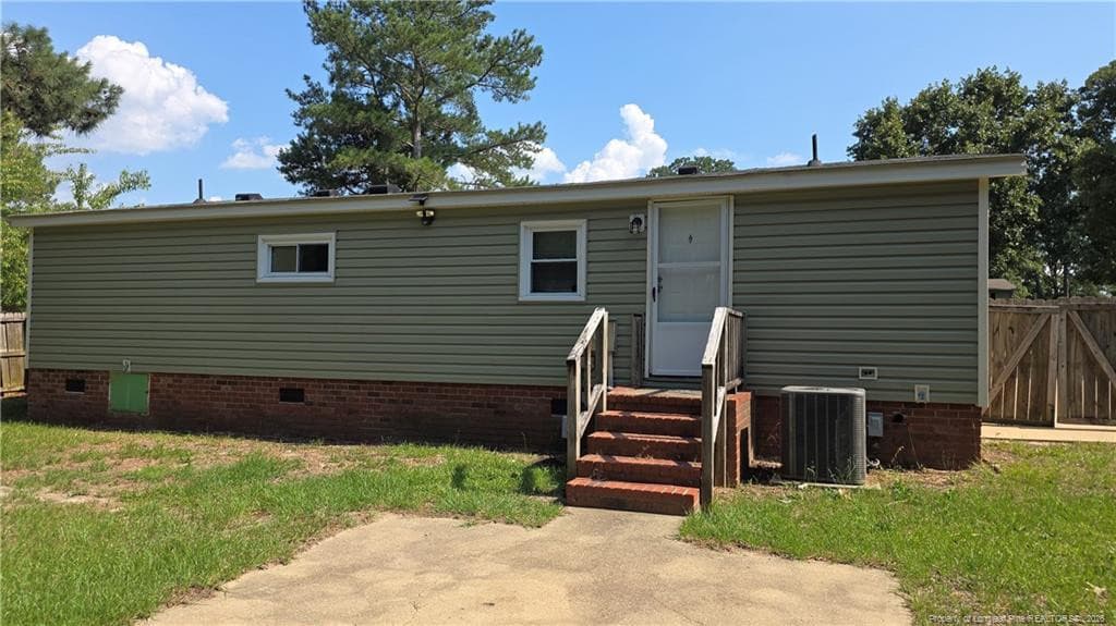 Photo 2 - 304 McDougald Drive, Raeford, NC 28376