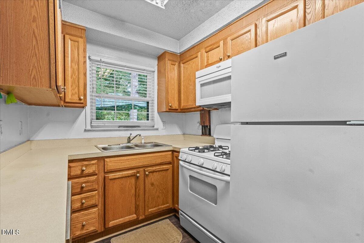 37-4700 Blue Bird Ct b-37 - 4700 Blue Bird Court B, Raleigh, NC 27606, Raleigh